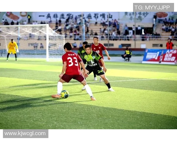 闪耀绿茵场的L字母足球明星们他们的传奇故事与辉煌成就